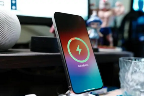 沁县苹果15换屏服务分享用什么充电器给iPhone15充电更好 